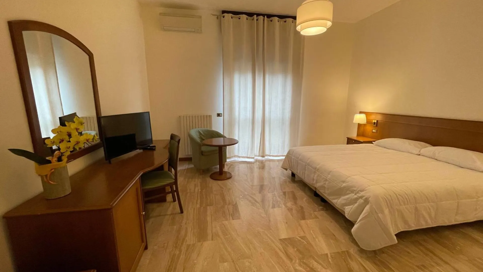 Hotel Clementi Salice Terme Italien
